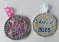 Bild 1 von ITH Schulkind Anhänger für Jungen und Mädchen 6cm im 10x10cm Stickrahmen